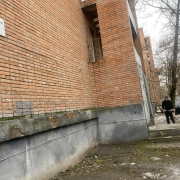 Ворошиловский — ремонт отмостки с установкой поребрика по периметру МКД