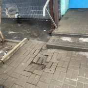 Ворошиловский — ремонт тротуарн плитки и установка лотка водоотведения