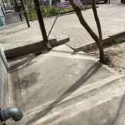 Ворошиловский — ремонт тротуарн плитки и установка лотка водоотведения
